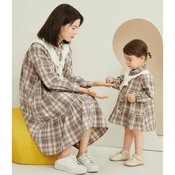 2022 Novi Checkered haljina za mame i kćeri, proljeće-jesen Haljine Za Djevojčice, Ženski Ogrtač, Španjolski isti, odjeća za mame i bebe, Odjeće