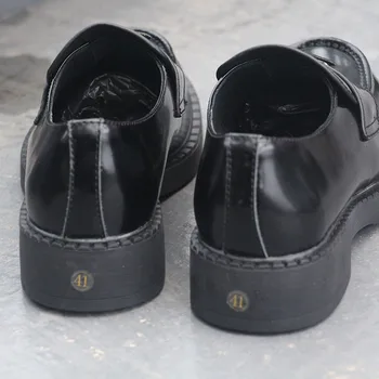 Visoka kvaliteta Proljeće 2021 Jesen nova kožne cipele na platformu s okruglim vrhom i debelom potpetice Ženske, muške Лоферы u britanskom stilu za domove i ulice